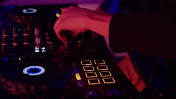 AWK - Adventures of Walker King screenshot 2