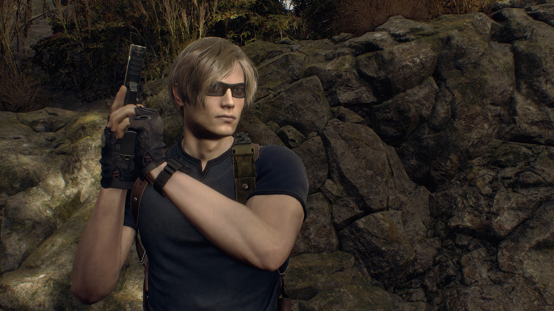 Resident Evil 4 Leon Accessory: 'Sunglasses (Sporty)' Featured Screenshot #1