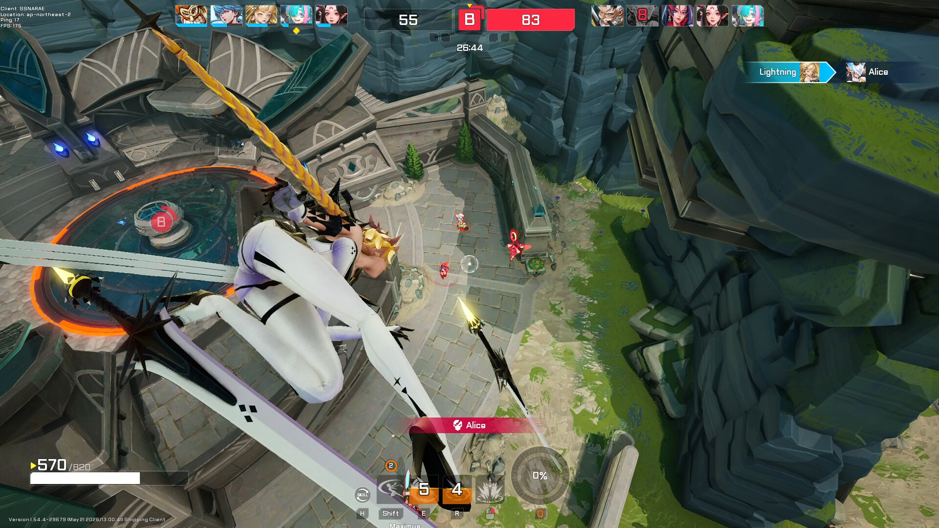 Storm Striker 公式スクリーンショット 槍を携えたヒーローが高所から相手陣地を見下ろす場面
