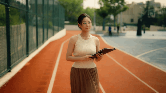 The mature and intellectual gentle teacher "Lu Yueru".