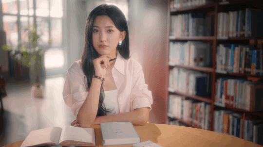 The famous campus goddess "Shen Mengxuan" - played by Sun Qianyu (Sun Xiaoyan), a former BEJ48 girl group member.
