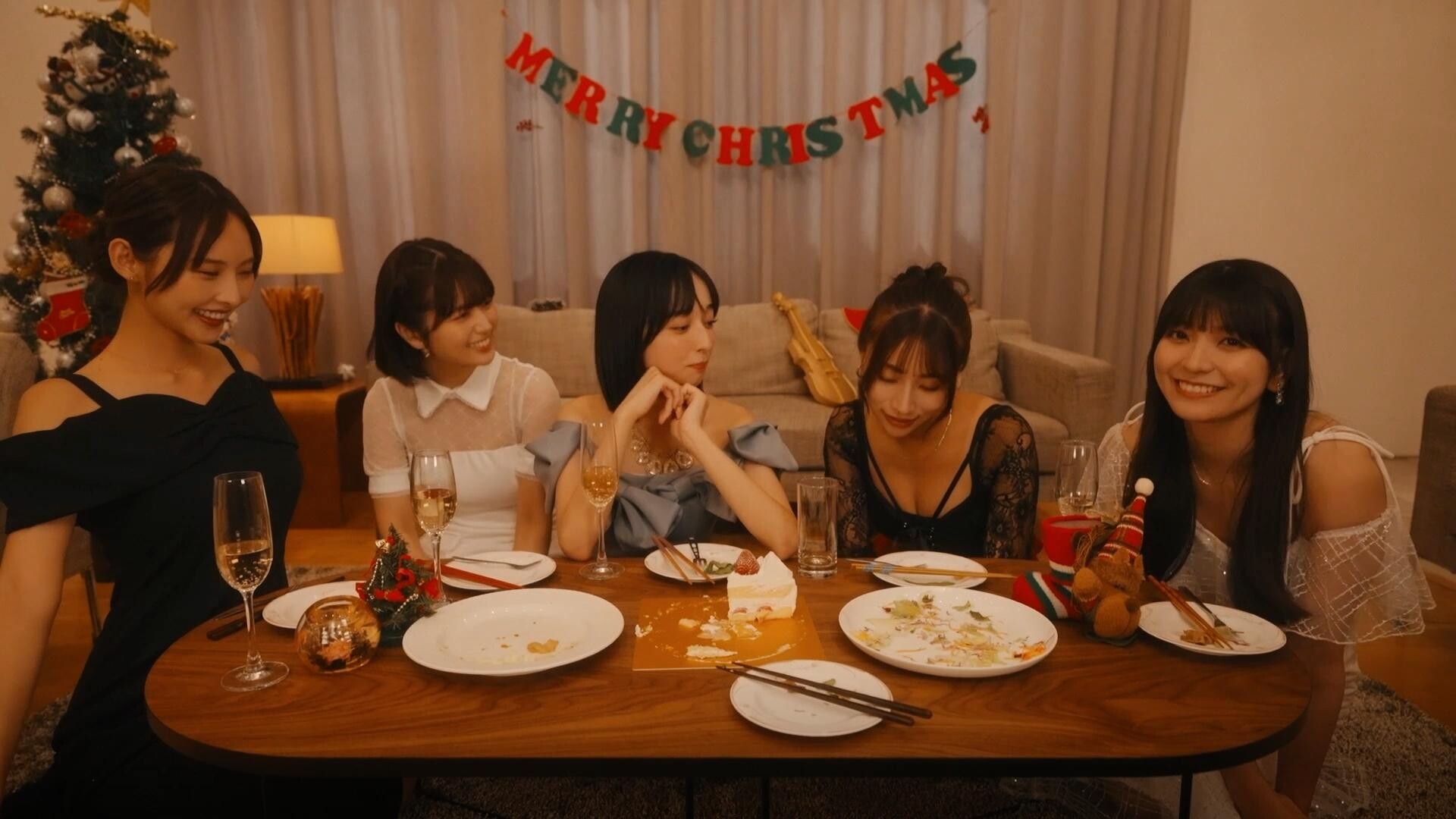 Roommates, Romance, and Ringing Hearts screenshot #6