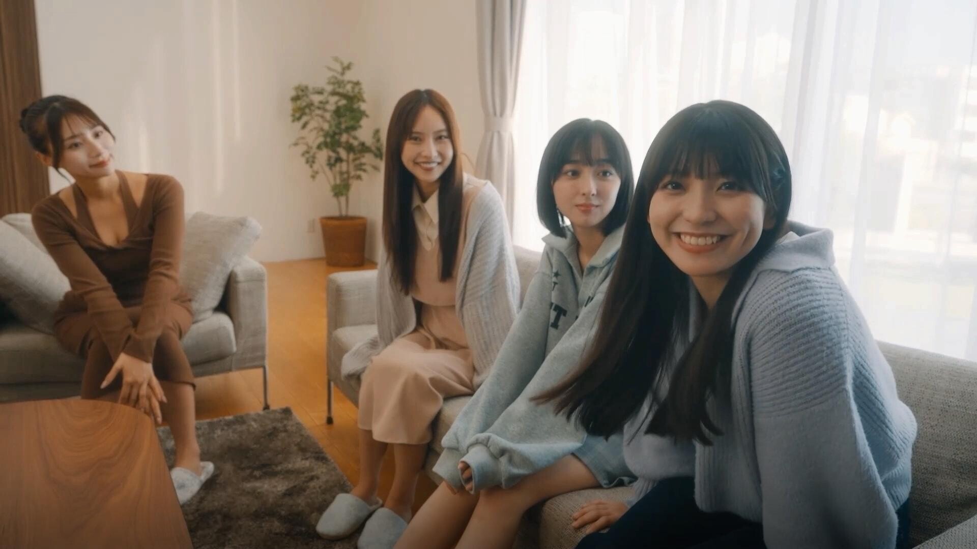 Roommates, Romance, and Ringing Hearts screenshot screenshot 0