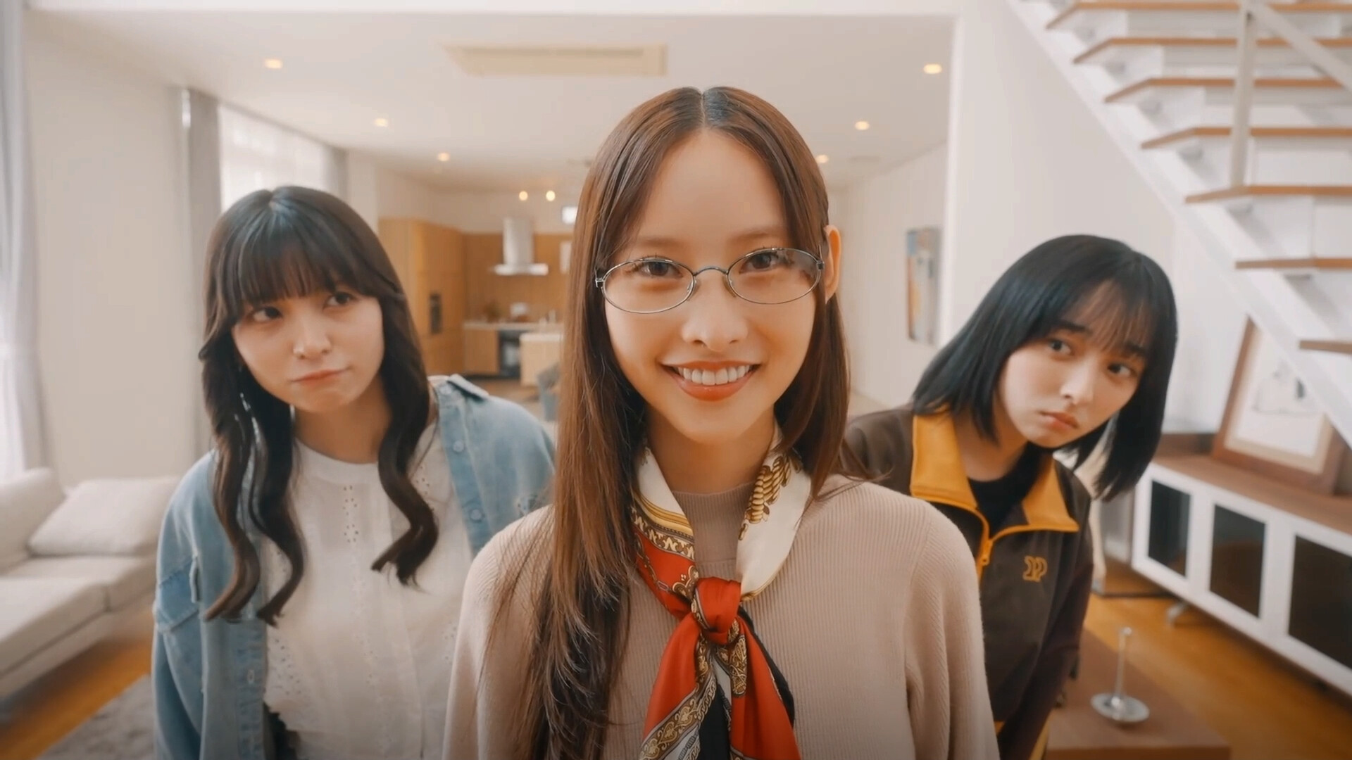 Roommates, Romance, and Ringing Hearts screenshot #2