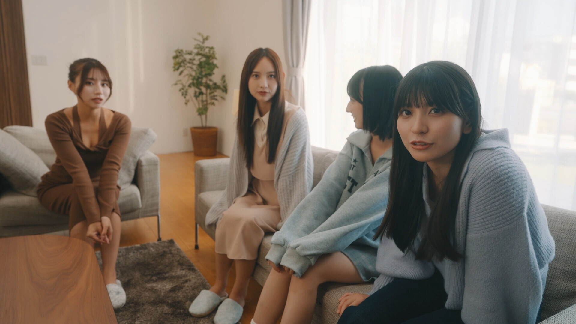 Roommates, Romance, and Ringing Hearts screenshot #3