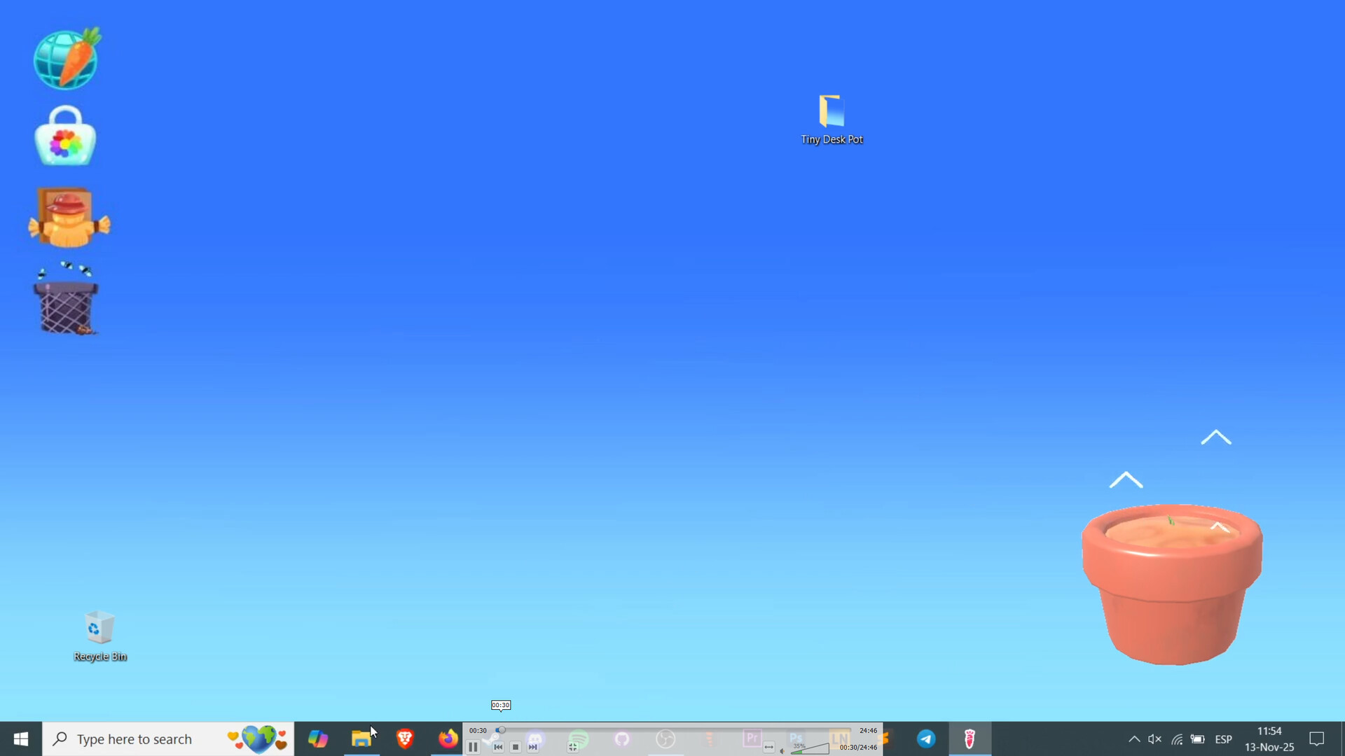 Скриншот игры Tiny Desk Pot - 1