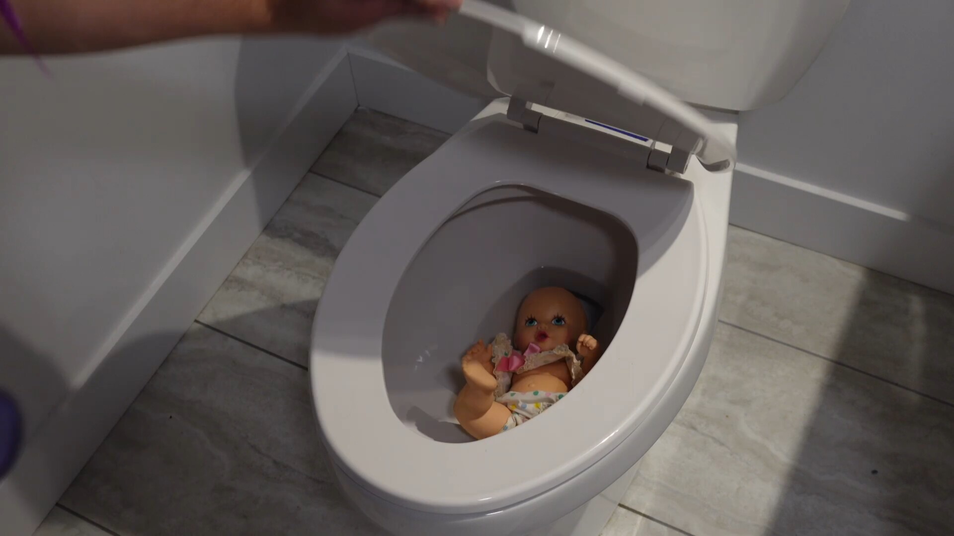 "Buy The Game, I Have a Gun" -Sheesh-Man screenshot #9