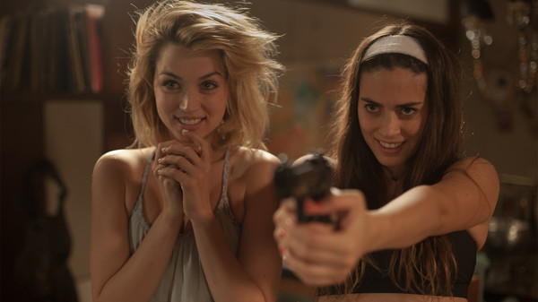 Knock Knock (2015) screenshot 4