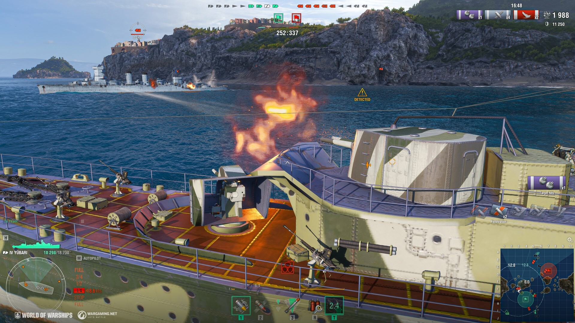 Combate naval de World of Warships con el espacio de batalla y el HUD visibles, utilizado para comprobar el minimapa durante la acción